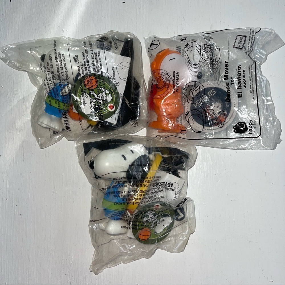 3 Snoopy Happy Meal Toys